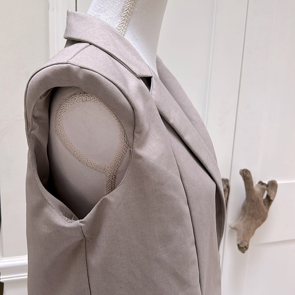 PrettyLittleThing womens taupe oversized sleeveless blazer vest 0 NWT suiting - Picture 4 of 8